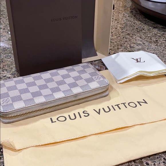 Louis Vuitton Handbags - Louis Vuitton Zippy Wallet